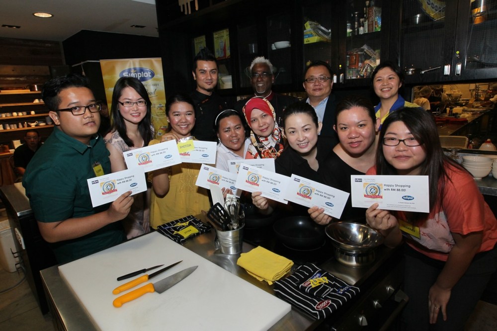 The finalists with our RM88 cash for our shopping.