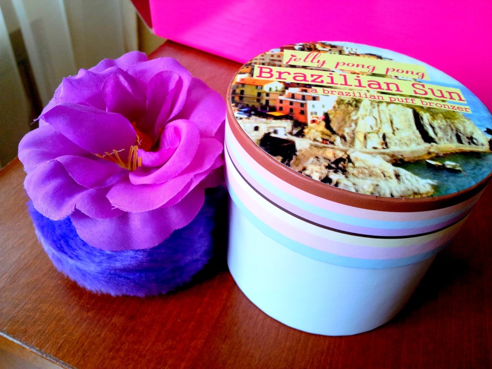 Doesn't the Jelly Pong Pong Brazillian Sun Blusher look so gorgeous?