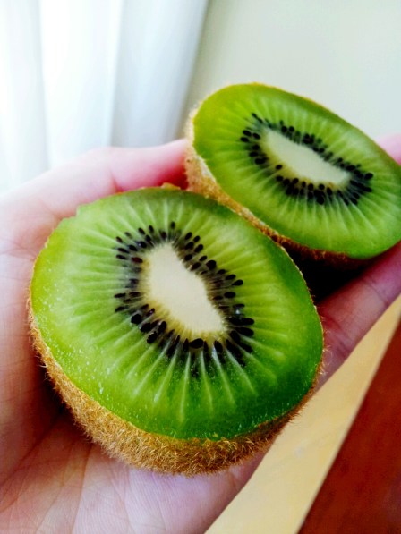 How do you like to enjoy your kiwifruit?