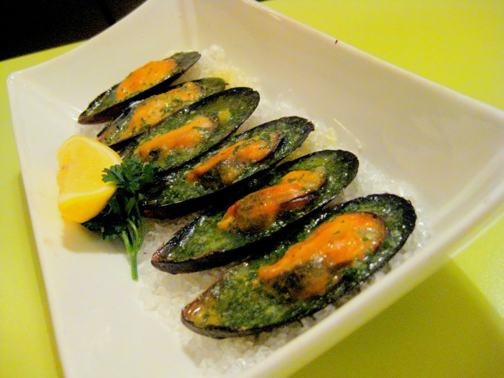 Baked Mussels Stuffed with Herbs Butter