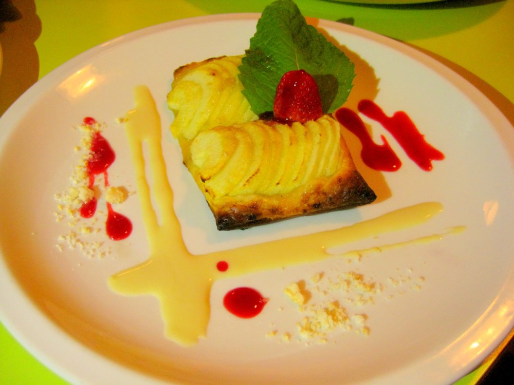 Apple Tart on Thin Crust