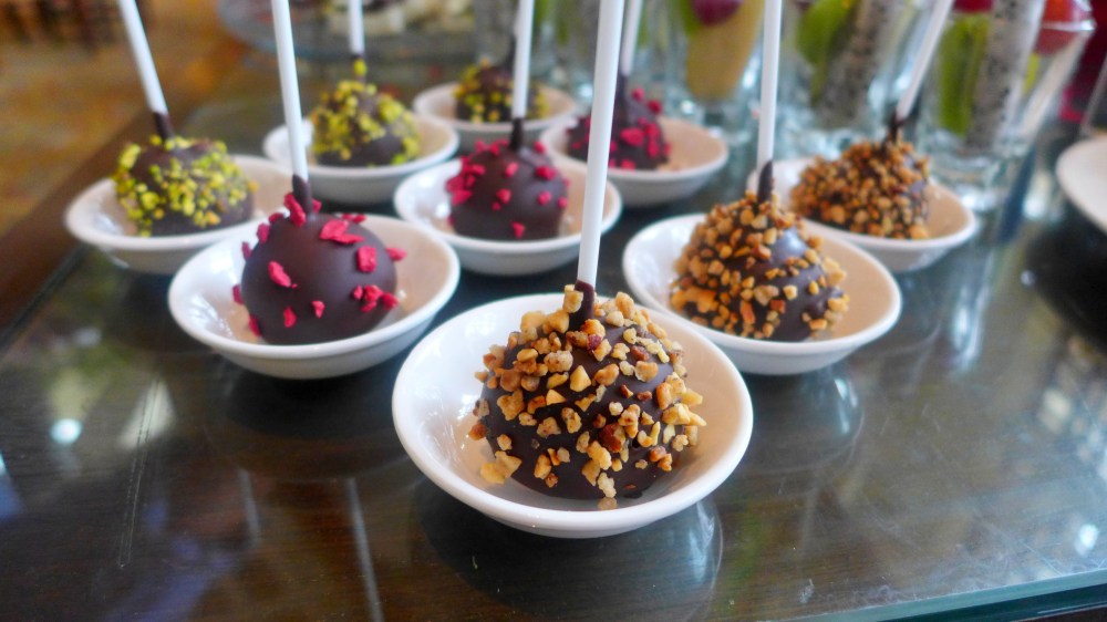 "Konda Kundi" Assorted Chocolate Lollipops