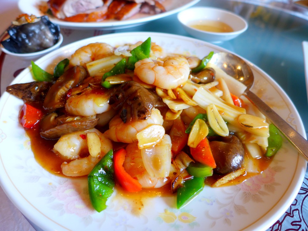 Skillet Shrimps with Capsicum and Mushrooms in Hot Bean Sauce