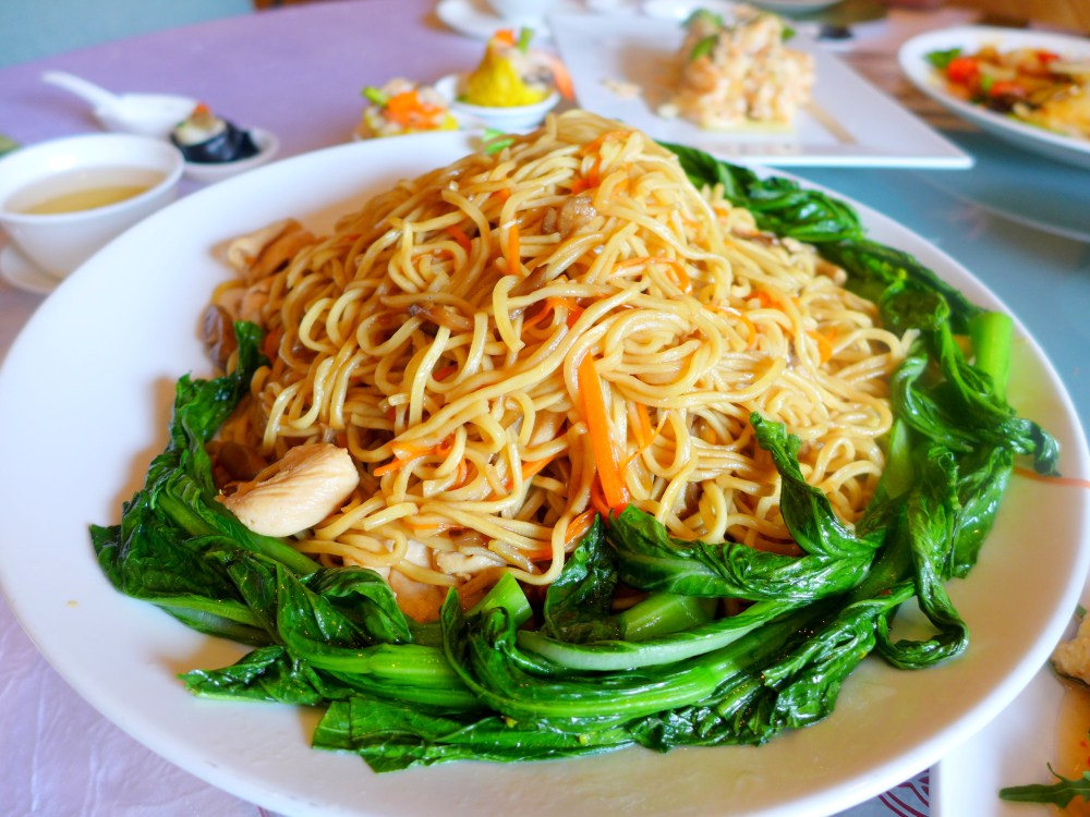 Stewed Ee Fu Noodles with Sliced Chicken and Shredded Mushrooms