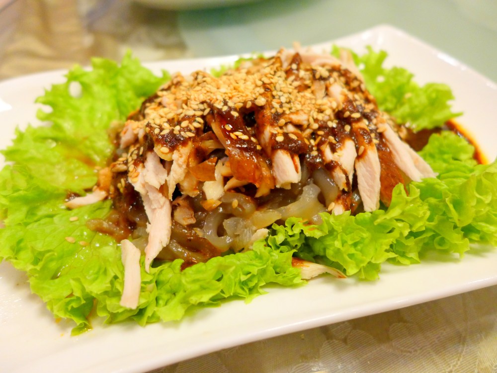 Shredded Chicken with Jelly Fish and Spicy Peanut Sauce