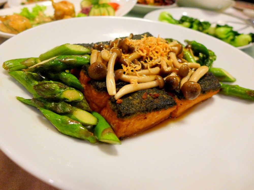 Spinach bean curd with sautéed asparagus and nameko mushrooms