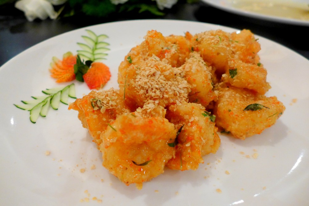 Sauteed Fresh Water Prawns with Butter and Corn Flakes (麦香明虾球)
