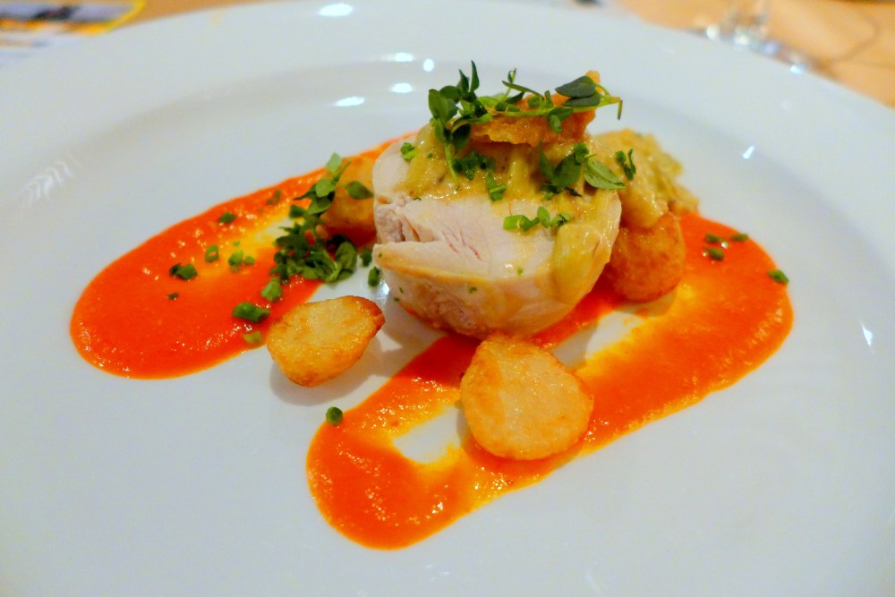 Sous vide chicken with crispy skin, creamy leek stew, golden potatoes and red pepper emulsion